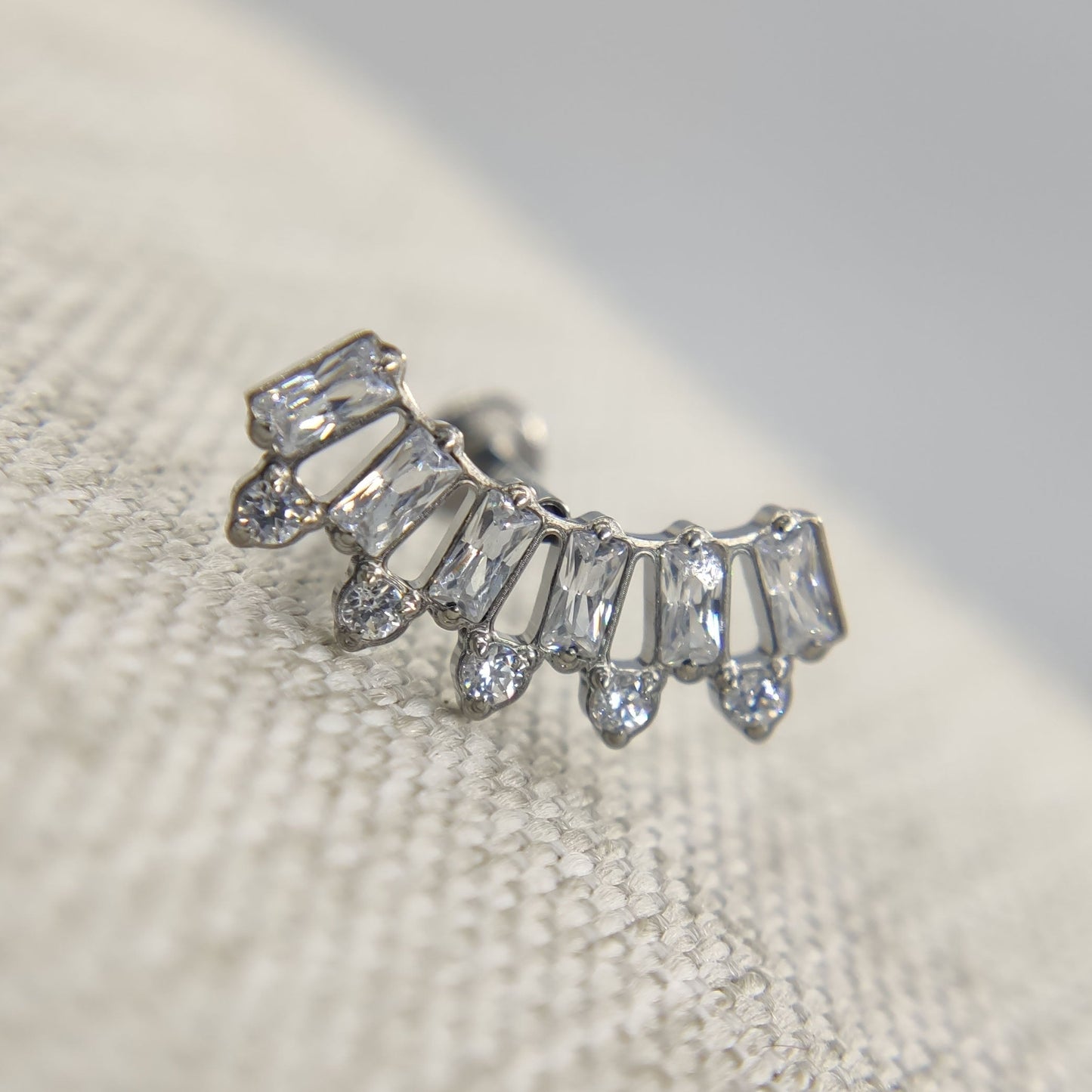 16G ASTM F136 Titanium Crown Labret
