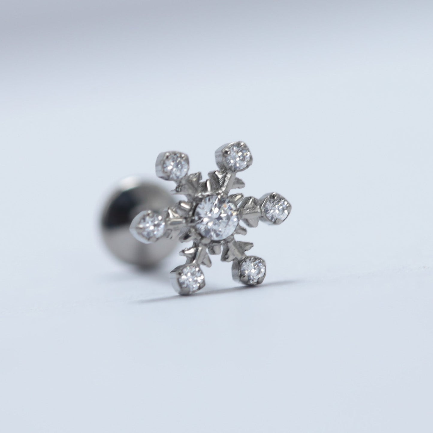 16G ASTM F136 Titanium Snow Cubic ZIrconia Labret Stud