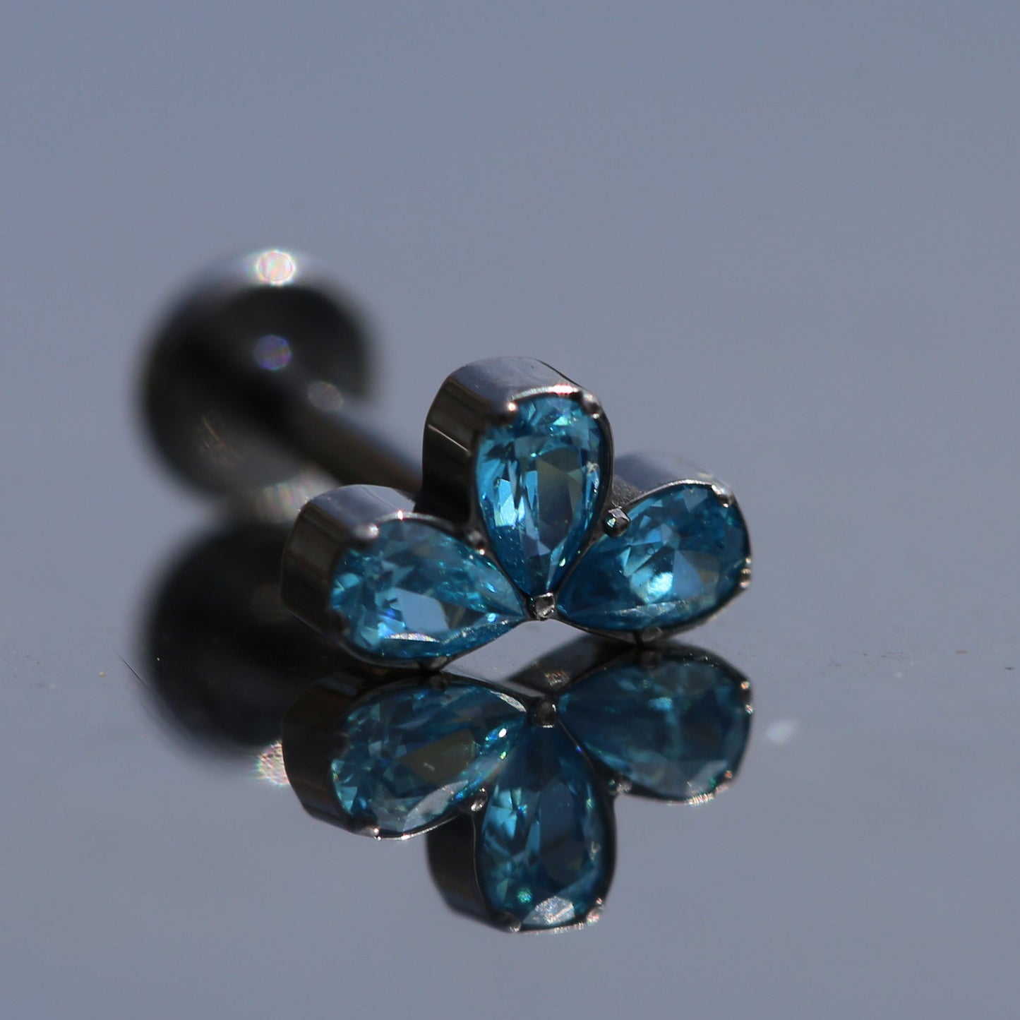 16G ASTM F136 Titanium Labret Three Leaves