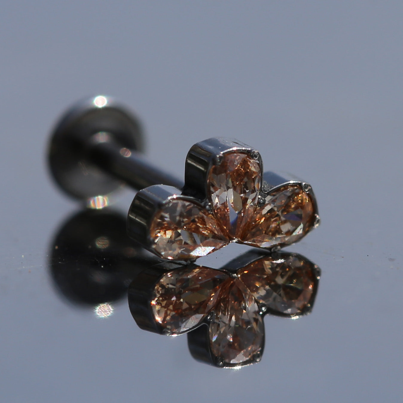 16G ASTM F136 Titanium Labret Three Leaves