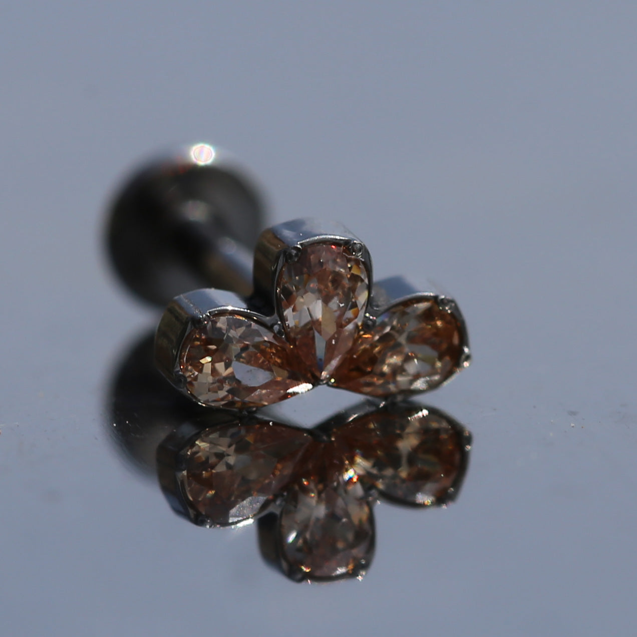 16G ASTM F136 Titanium Labret Three Leaves