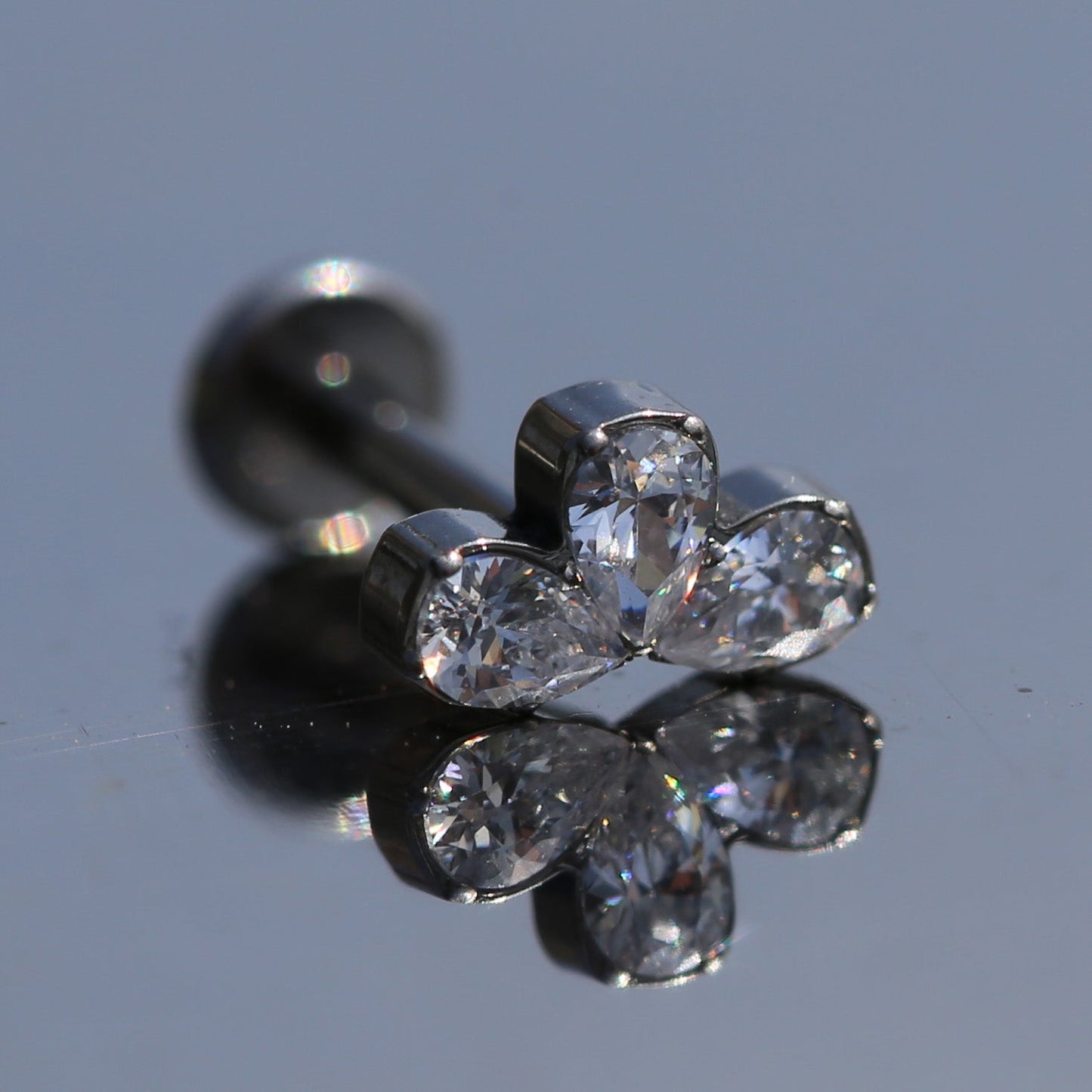 16G ASTM F136 Titanium Labret Three Leaves