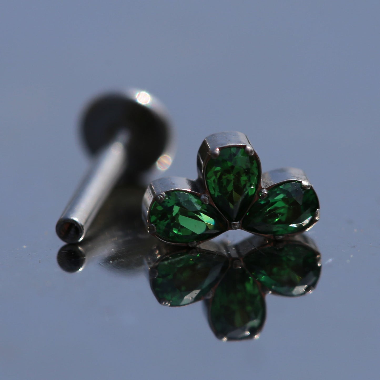 16G ASTM F136 Titanium Labret Three Leaves
