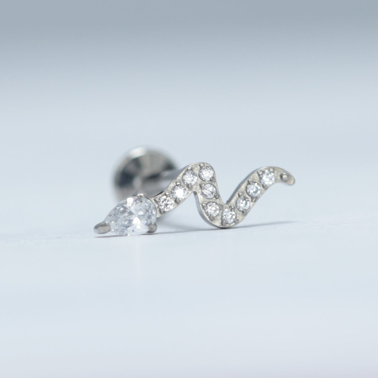 16G ASTM F136 Titanium Snake Labret Stud