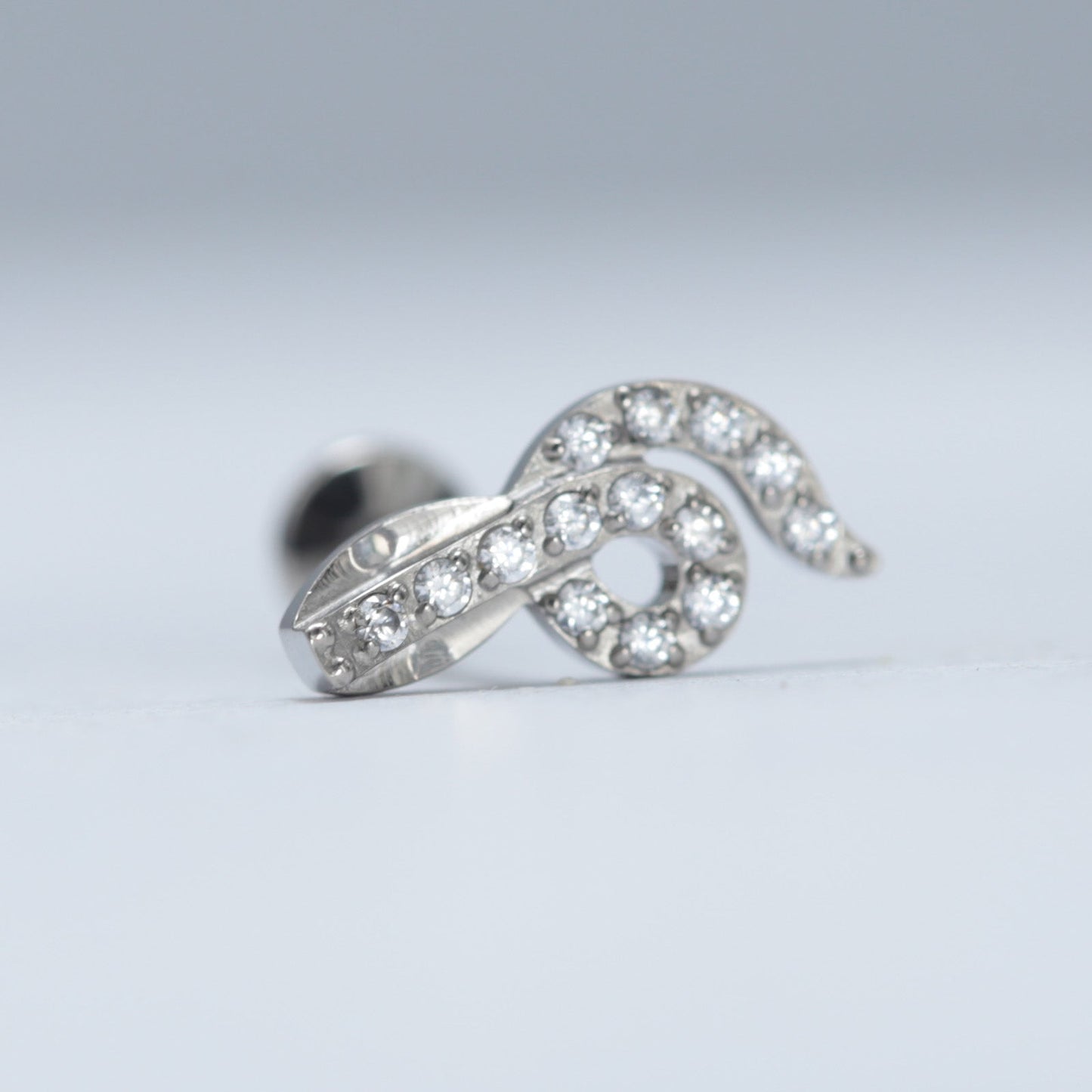 16G ASTM F136 Titanium Snake Labret Stud