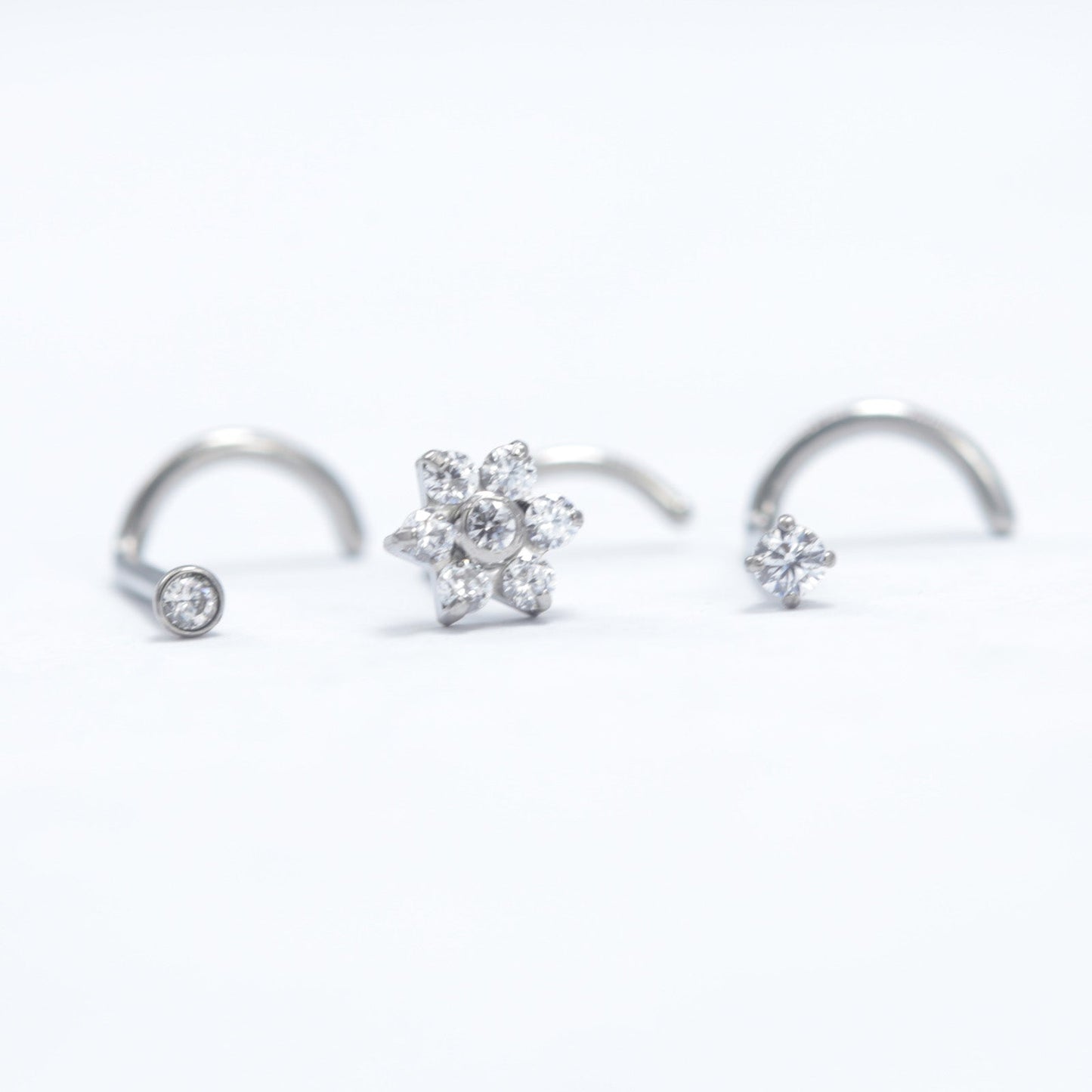 18G ASTM F136 Titanium Nose Ring Stud Flower