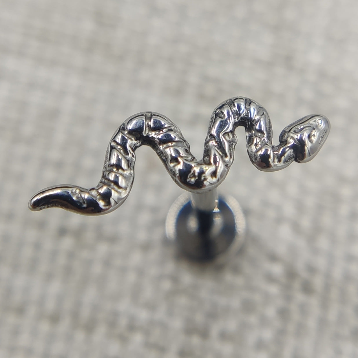 16G ASTM F136 Titanium Iron Snake Labret