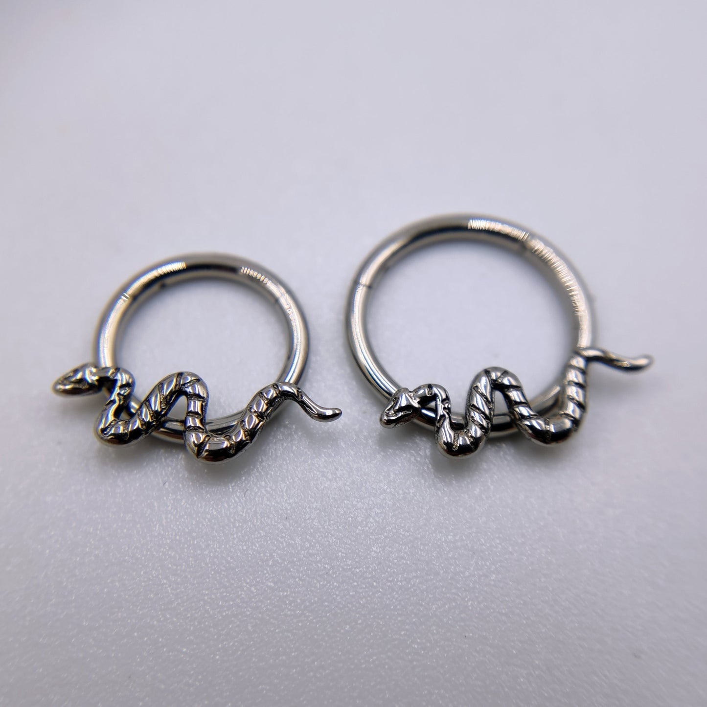 16G ASTM F136 Titanium Snake Hinged Septum Clicker Ring