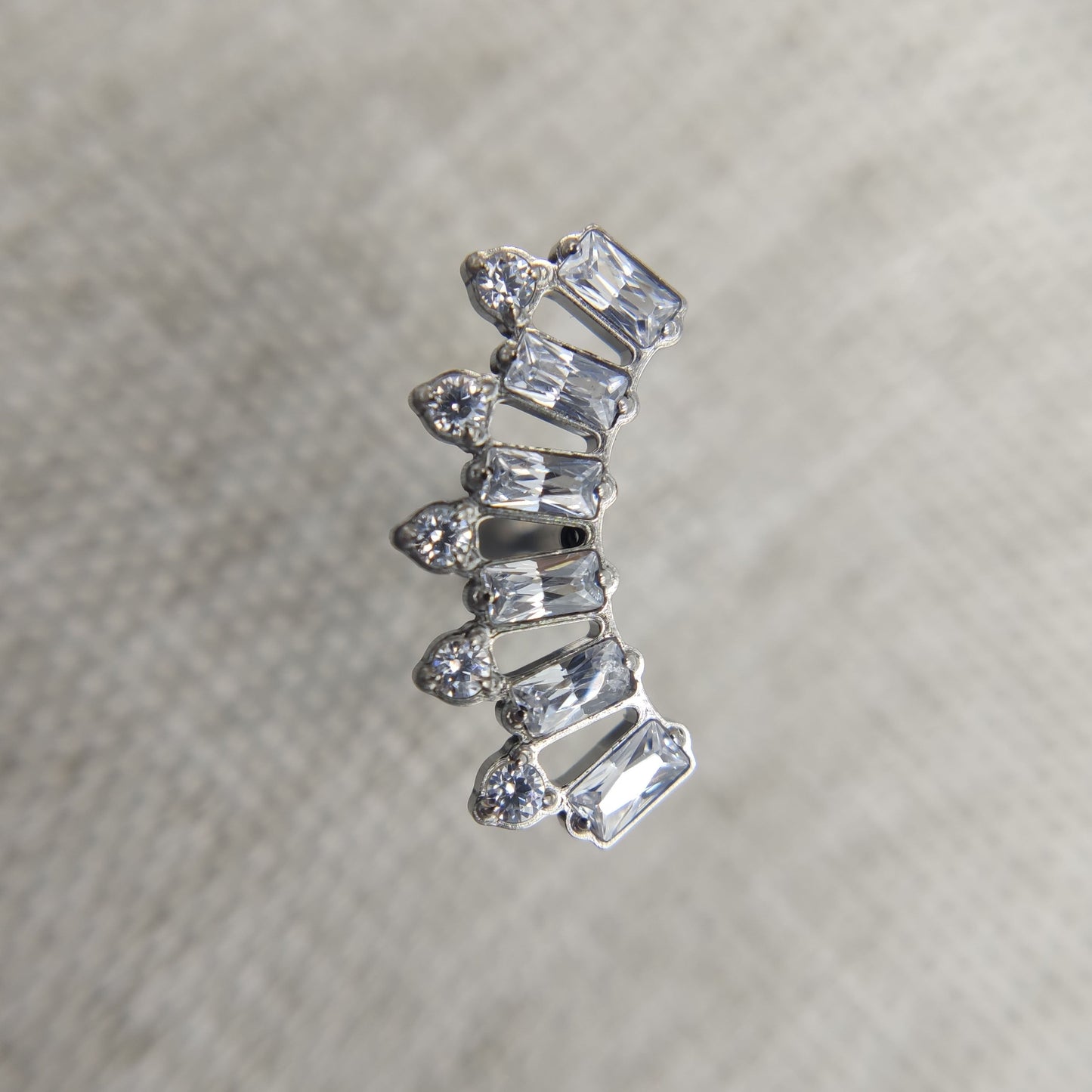 16G ASTM F136 Titanium Crown Labret