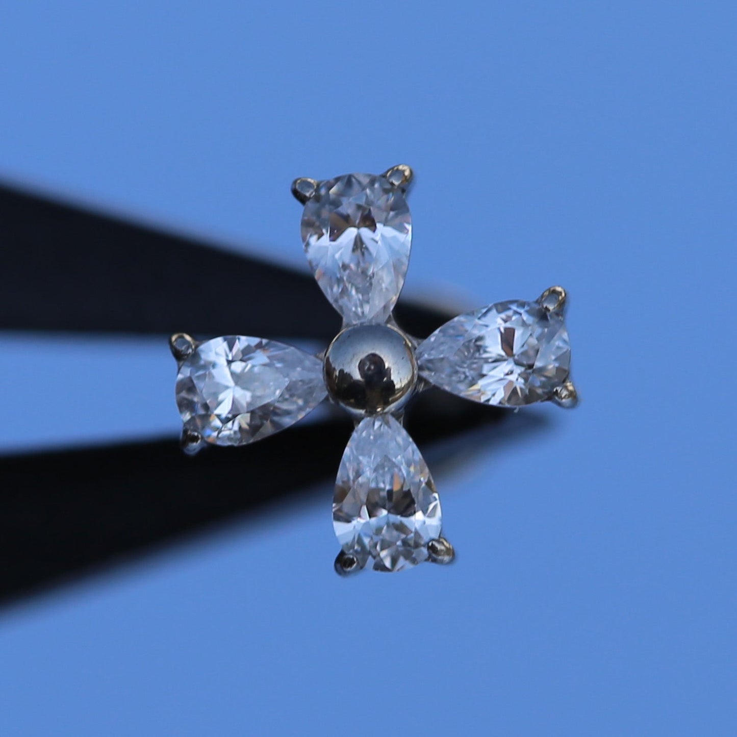 16G ASTM F136 Titanium Internal Thread Clover Labret