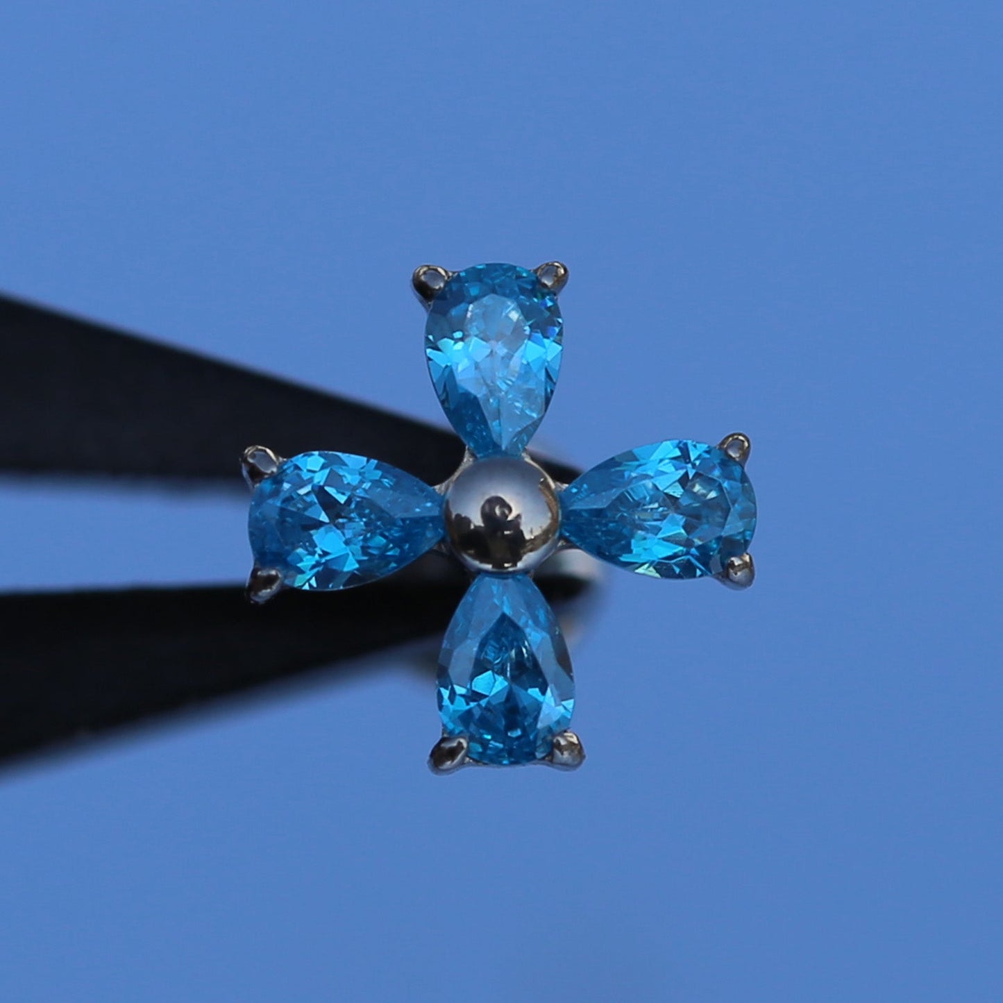 16G ASTM F136 Titanium Internal Thread Clover Labret