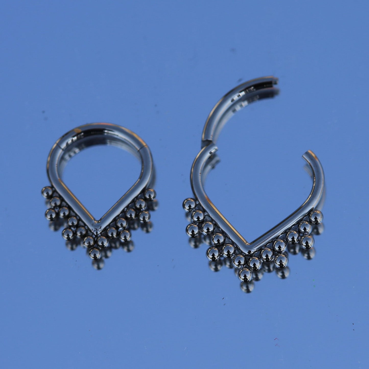 16G ASTM F136 Titanium Clicker for Nose Ear Daith Piercings